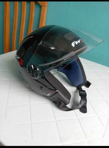 FW3 Capacete nunca usado