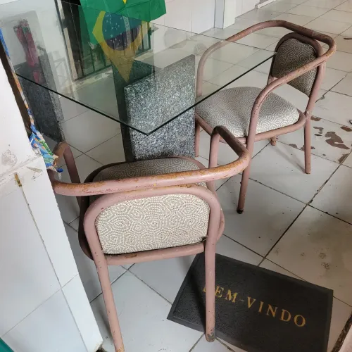 Cadeiras antigas em ferro. 
