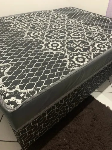 Cama semi nova
