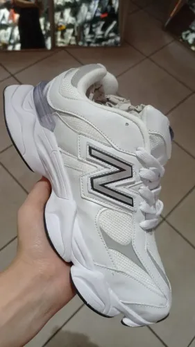 Tênis New Balance 9060