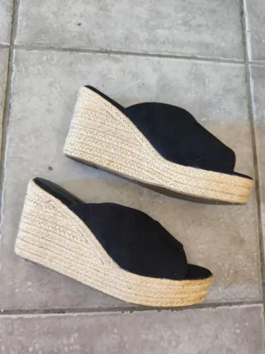 Sandália salto Anabela 36