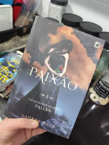 Livro paixão saga fallen