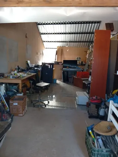 Casa de alvenaria com cozinha,sala,dois quartos garagem e edicula a terminar