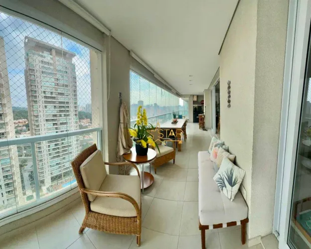 Campo Belo | 233m², 4 suítes e 4 vagas em condomínio clube