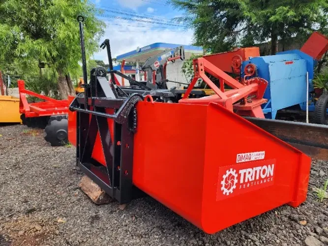 Raspo Transportador p/ Trator Agrícola TRITON Basculante Manual 2 m Usado 2015
