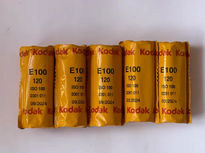 Filme Kodak 120 Ektachrome E100 (1 rolo)