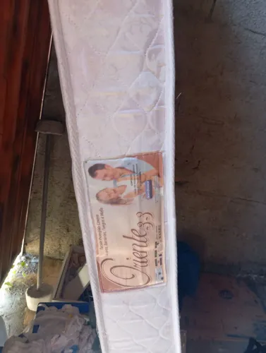 Vendo Colchão Solteiro D33