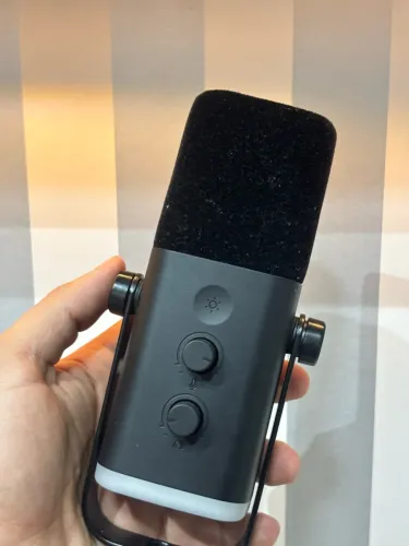 Microfone Fifine AM8 USB/XLR + Suporte de Mesa Grátis