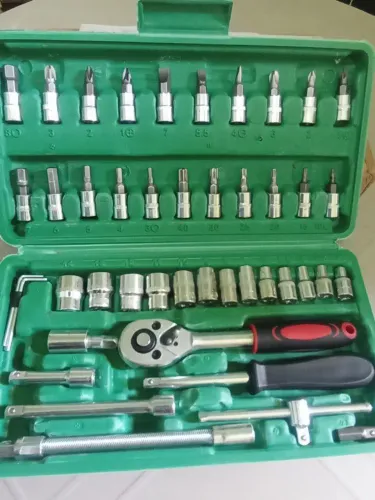 Kit de ferramentas 46 peças com chave catraca, e soquetes sextavados, Novo lacrado