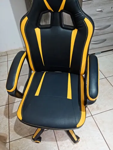 Vendo cadeira gamer, usada em ótimo estado de conservação