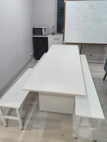 Mesa Grande para Refeitório / Copa + 4 Bancos - Acomoda 8 a 10 pessoas
