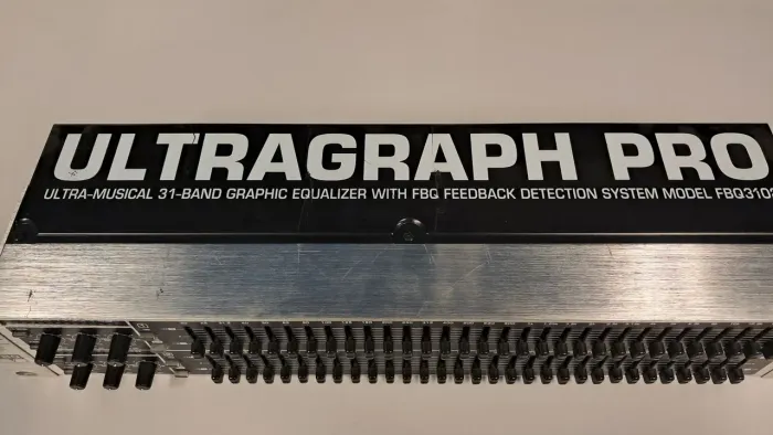 Equalizador Behringer Ultragraph Pro