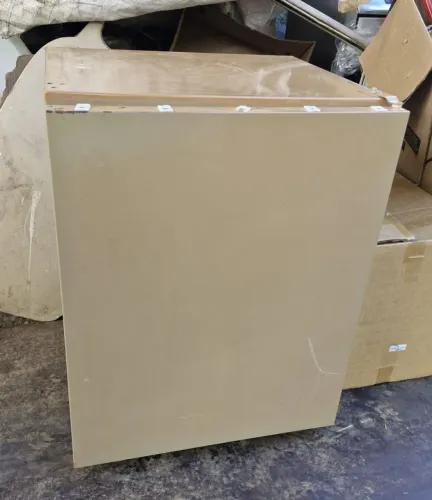 Vendo frigobar antigo funcionando voltagem 110.
