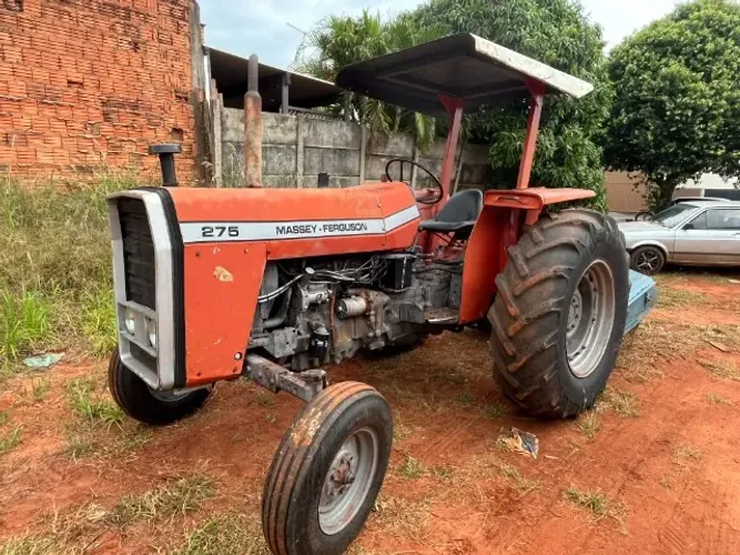 TRATOR MF 275