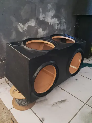 Caixa 4 sub de 12