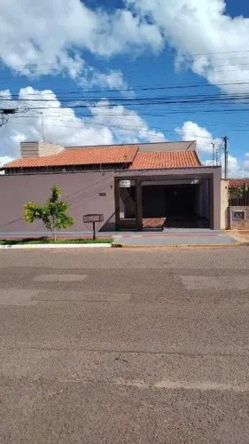 Casa Térrea com 2 Quartos e 1 suíte - Bairro Jd Leblon