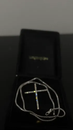 Cordão em Ouro Branco 18K com Crucifixo Cravejado de Diamantes