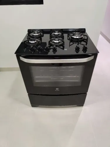 Fogão 5 bocas Electrolux Tripla Chama (76SPV)<br><br>Compartilhar<br>76SPV