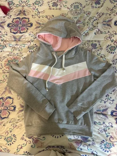 Moletom feminino cinza com capuz