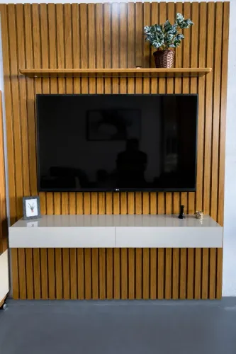 PAINEL PARA TV 70 POLEGADAS