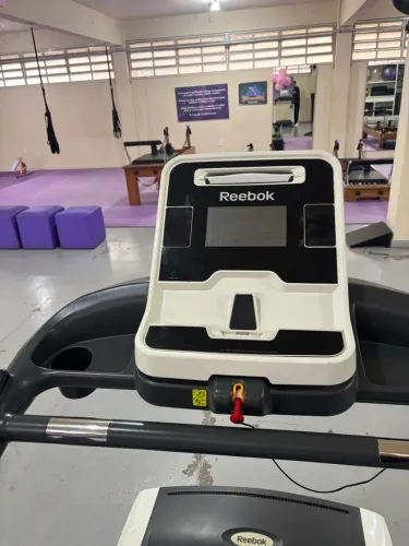 Vendo esteira Reebok T5.2 Esteira ergométrica residencial