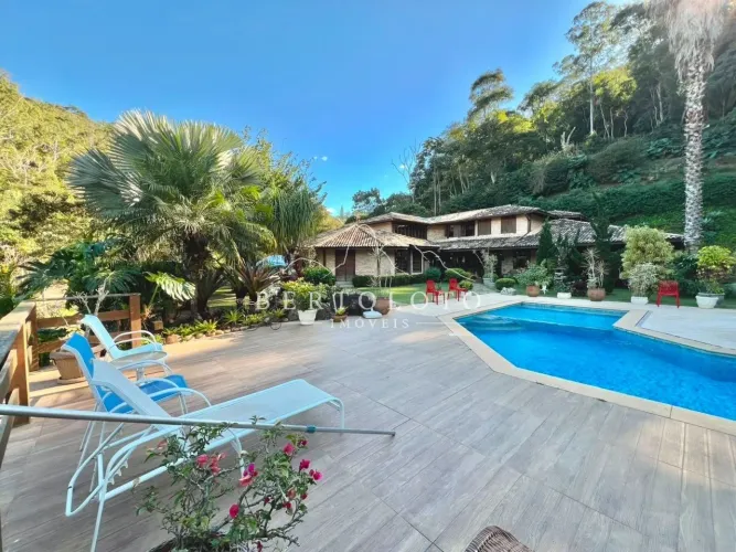Casa com estrutura completa para viver com conforto e privacidade.