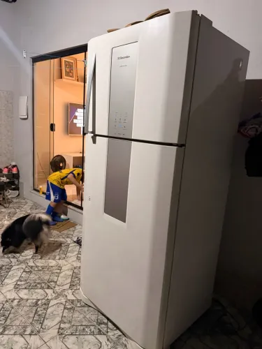 Vendo geladeira 542L Eletrolux