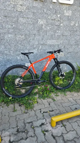 Caloi elite Carbon fechado XT M