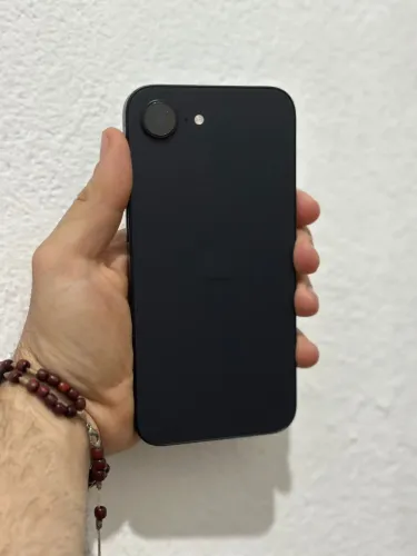 iPhone 16e