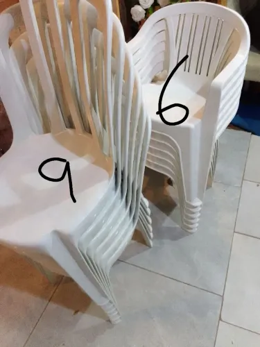 Cadeiras de plásticos 