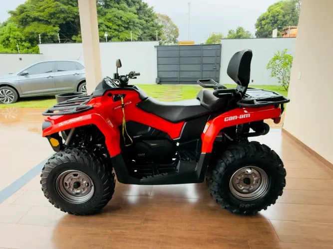 Quadriciclo Can-Am Outlander 570 4x4 2021