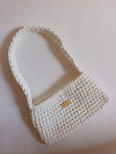 Bolsa Verona. feita a mão com fio de malha premium