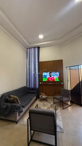 Casa 2 Quartos, 1 suíte, churrasqueira, garagem 2 carros, Com 2 Salas Comerciais, Regissol