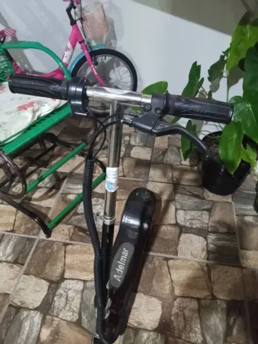 Patinete elétrico com carregador 
