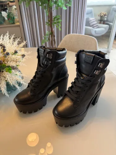 Bota John John