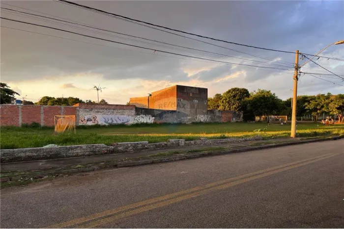 Terreno de esquina à venda de 1540 m2 na Zona Norte de Sorocaba perto do Aeroporto