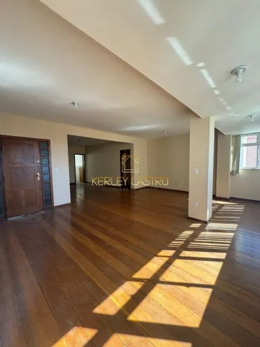 Apartamento amplo, com elevador e duas vagas no Santa Helena