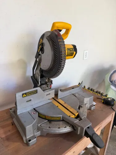 Serra de esquadria DeWalt DW713-B2