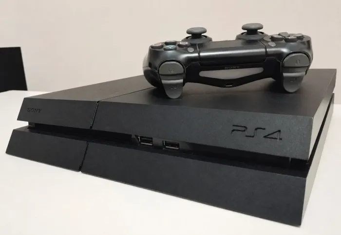 PS4 1TB 2 controles 10 jogos seminovo completo garantia