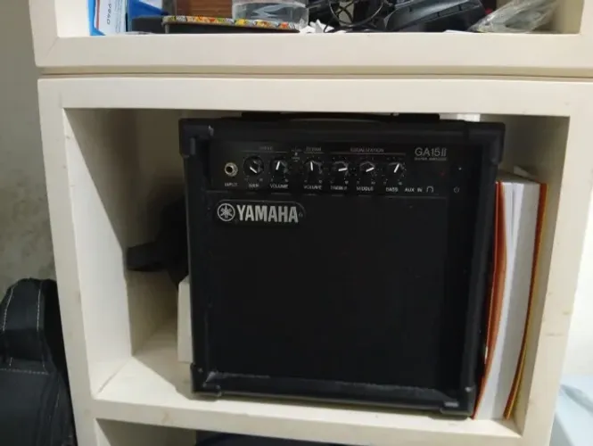 Caixa amplificadora YAMAHA ga15II