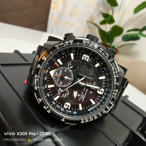 Citizen Promaster Air Skyhawk Eco-Drive em aço inoxidável com revestimento preto.ACT OLX 