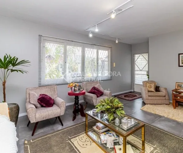 Casa para Alugar | 120m² | 3 Suítes | Piscina | 4 Vagas | Três Figueiras | Porto Alegre