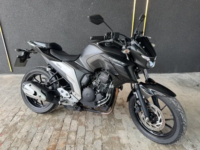 YAMAHA FAZER 250C 2023. 11.000 mil KM