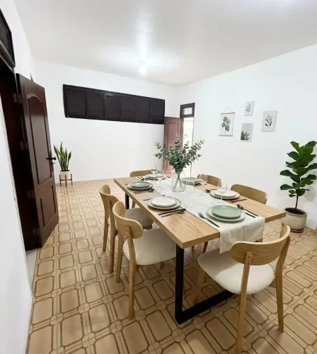 Casa Comercial na Av. dos Sambaquis | 800m² | Ideal para Empresas | Próx. Av. dos Holandes