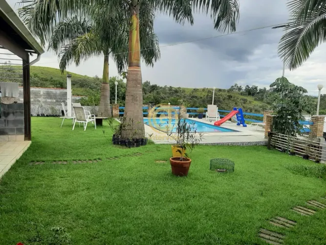 Casa de Alto Padrão em Condomínio Fechado com 2 quartos e 215m² em Jacareí-SP!