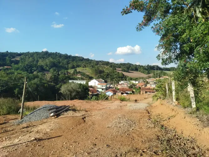 Vendo terreno , chácara localizado bairro monjolada 8 km de Guapiara
