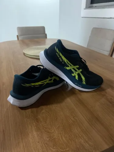 Tênis Asics Magic Speed 4