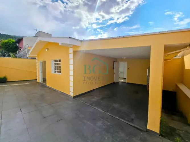57893 - Santa Rosália - Casa à venda em bairro tradicional em Poços de Caldas/MG