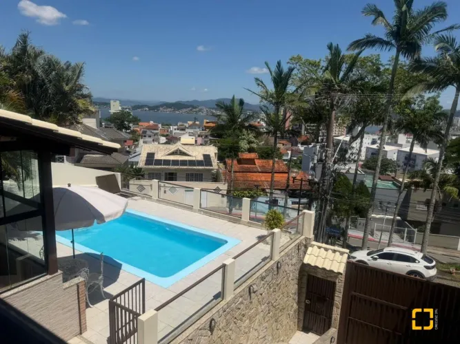 Casa de Alvenaria 240 m² 5 dorm (1 suite máster), piscina e vista mar no Itaguaçu - Floria