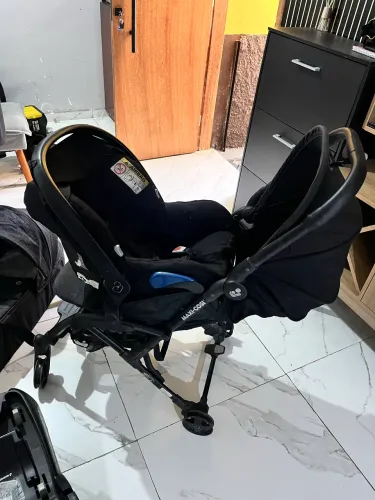 Travel System Maxi-Cosi Eva - Trio Completo (Carrinho, Moisés, bebê conforto e base